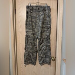 Vintage y2k Green Camo Multi Pocket Cargo Pants size 14 Cinch Ankle Relaxed Fit